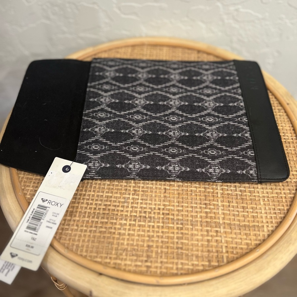 Roxy Black and Gray Tablet Sleeve